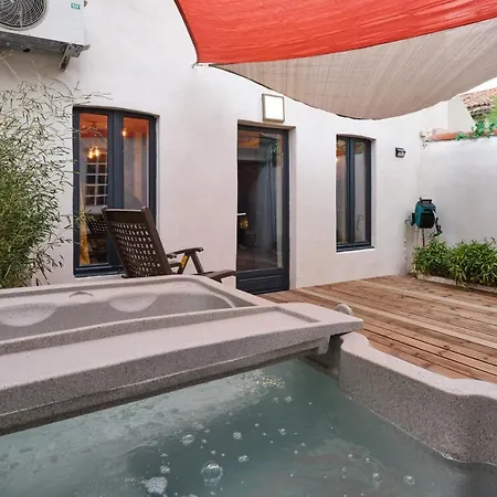 Holiday home Melina - Jacuzzi - Maison Avec Cour Climatisee Proche Cite Medieval